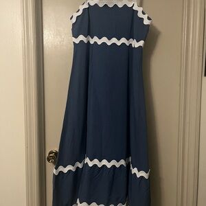 Chic Navy and White Maxi Dress